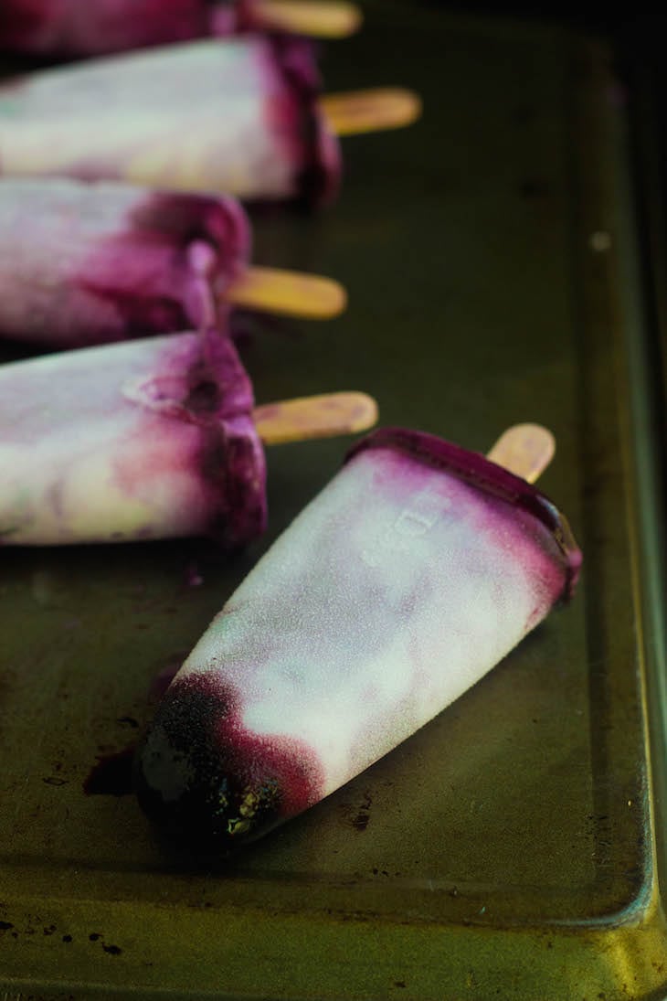 blueberry popsicle, blueberry and yogurt popsicle, healthy popsicle, kid friendly snack, yogurt popsicle, dessert with curd